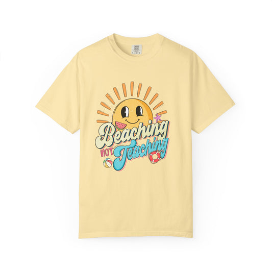 Beaching Not Teaching T-Shirt - Unisex Fun Tee for Summer, Gift for Teachers, Perfect for Vacations, Surfing and Relaxation